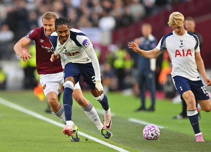 18岁天才仅获28分钟出场，拜仁为何仍让他留队