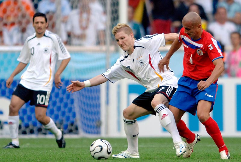 裁判受伤，NBA资深裁判比尔·肯尼迪比赛后腿筋受伤，无限期休战