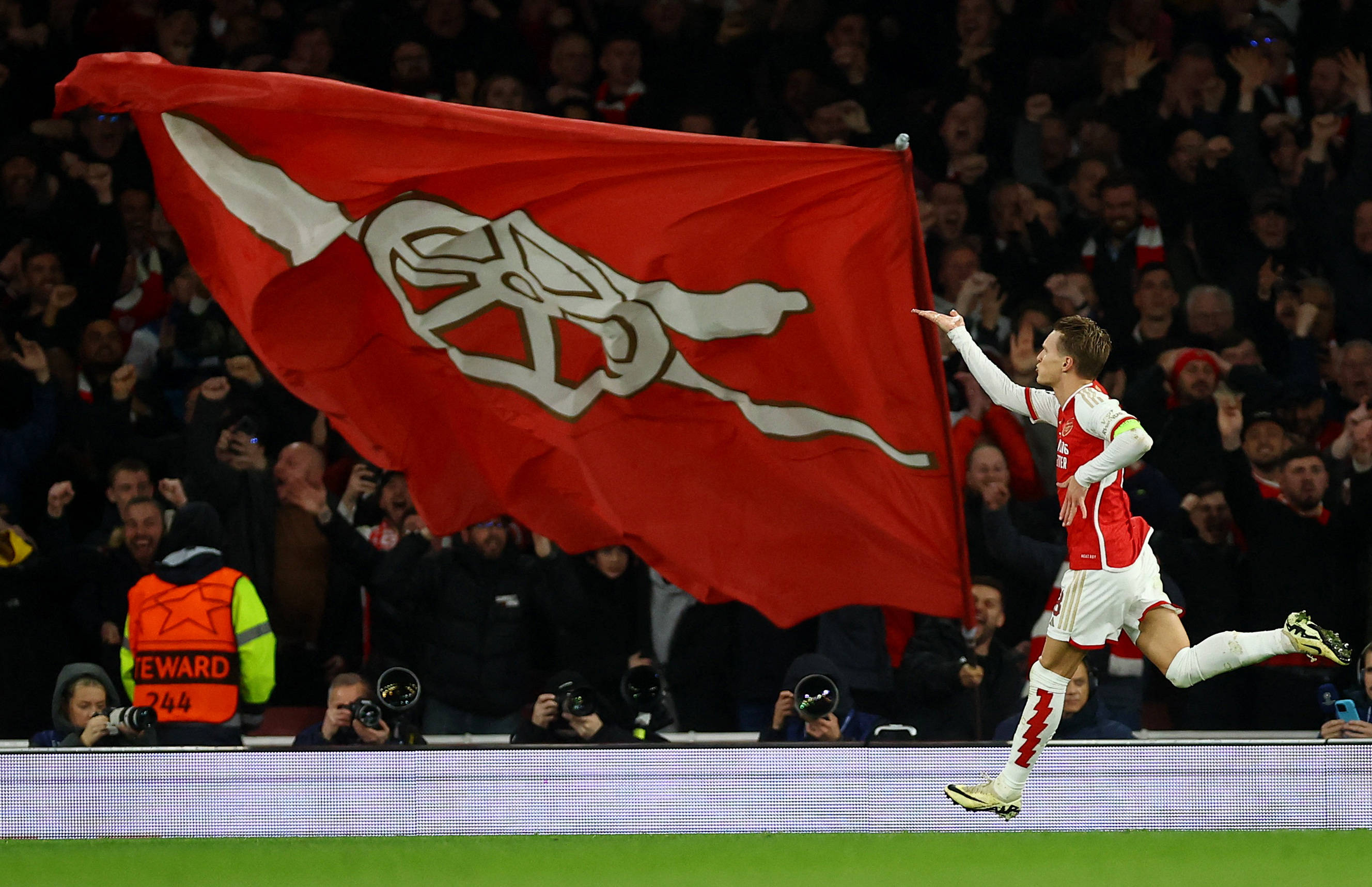 真实回顾！湖人惜败雄鹿，东契奇向联盟坦白，詹姆斯一席话令人尴尬难安