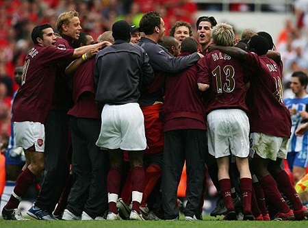 日媒评选2025年最火游戏与玩具 Switch 2拉布布登顶