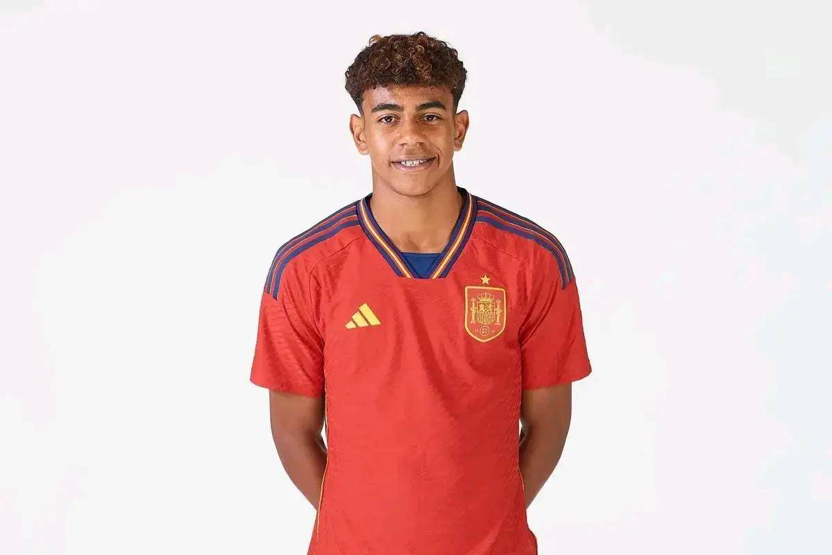 《战锤40K战争黎明4》CG预告 展示兽人阵营